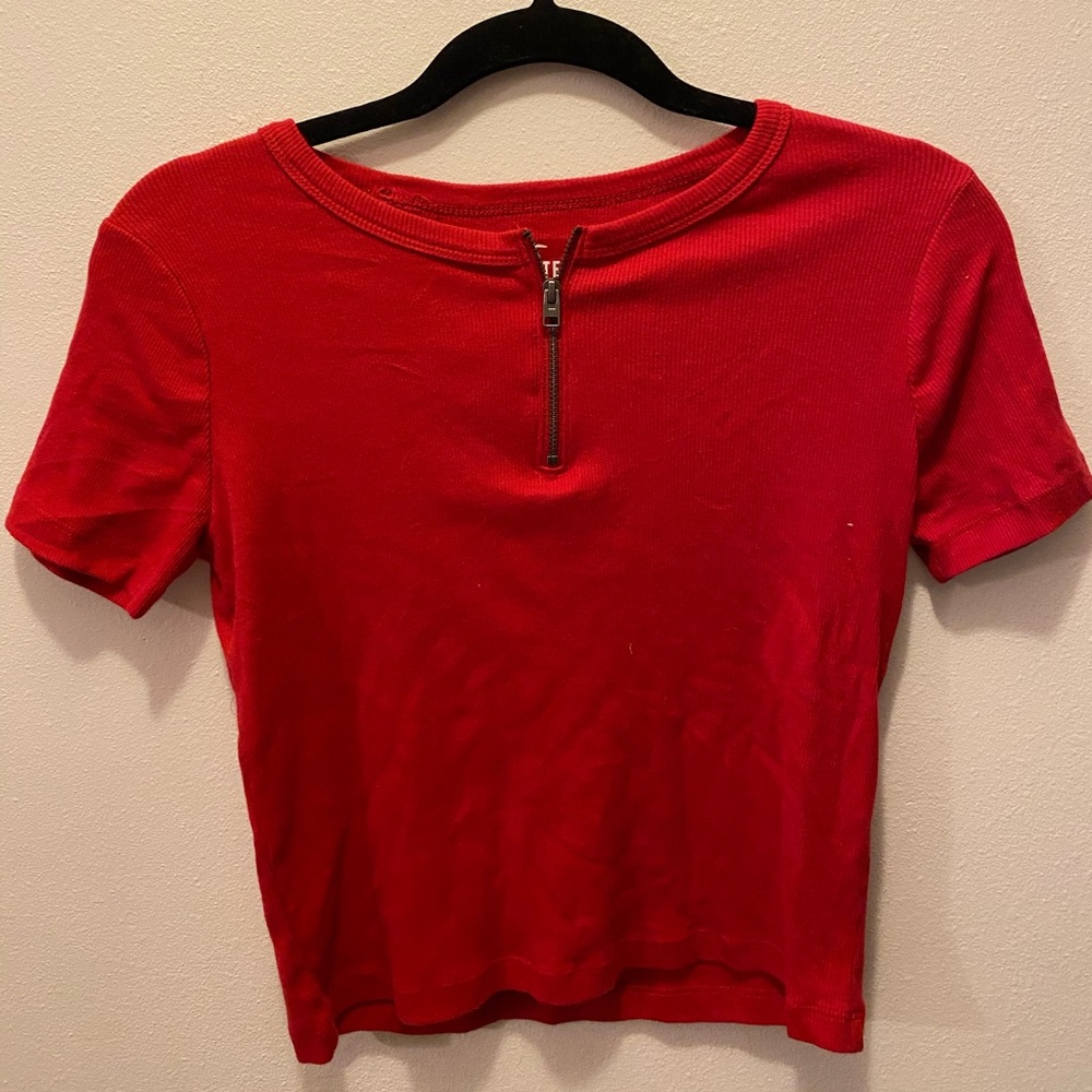 Red Hollister cropped shirt